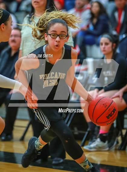 Thumbnail 3 in Volcano Vista vs. La Cueva (Albuquerque Metro Championships) photogallery.