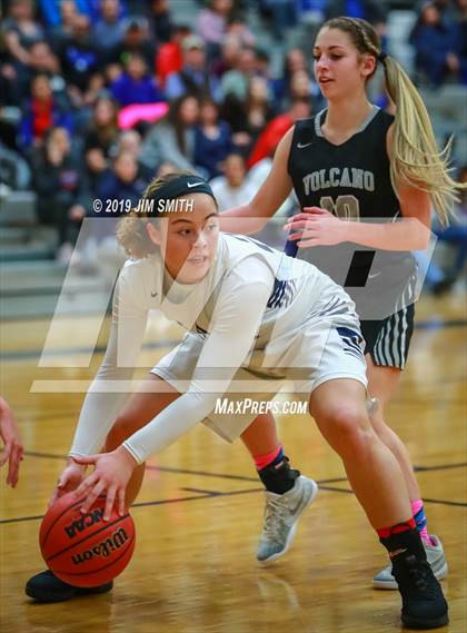 Thumbnail 1 in Volcano Vista vs. La Cueva (Albuquerque Metro Championships) photogallery.