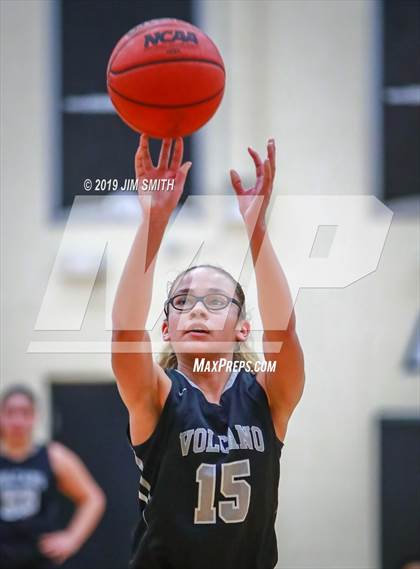Thumbnail 1 in Volcano Vista vs. La Cueva (Albuquerque Metro Championships) photogallery.