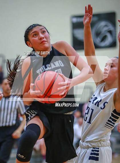 Thumbnail 1 in Volcano Vista vs. La Cueva (Albuquerque Metro Championships) photogallery.