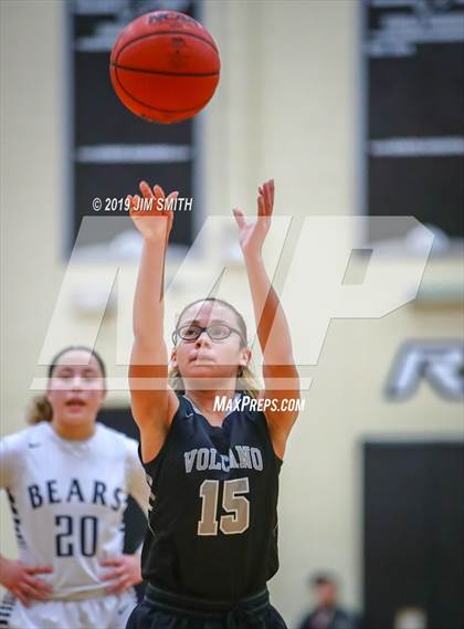 Thumbnail 2 in Volcano Vista vs. La Cueva (Albuquerque Metro Championships) photogallery.