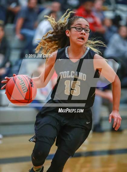Thumbnail 2 in Volcano Vista vs. La Cueva (Albuquerque Metro Championships) photogallery.