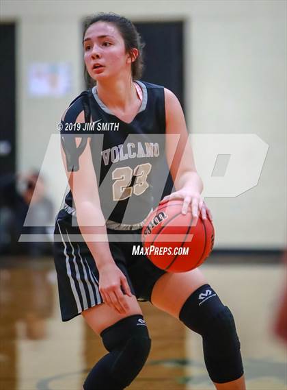 Thumbnail 2 in Volcano Vista vs. La Cueva (Albuquerque Metro Championships) photogallery.