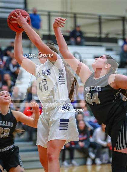 Thumbnail 3 in Volcano Vista vs. La Cueva (Albuquerque Metro Championships) photogallery.
