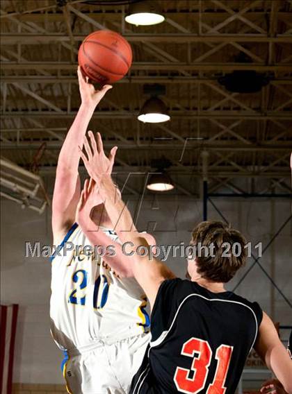 Thumbnail 3 in Ryle vs. Newport Central Catholic photogallery.