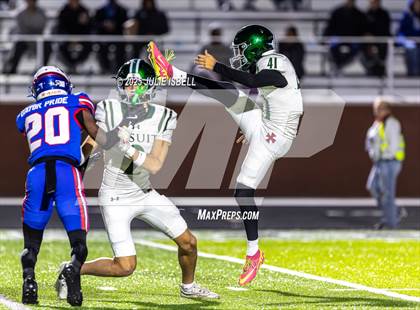 Thumbnail 2 in Dickinson vs. Strake Jesuit (UIL 6A D1 Football Regional Semifinal) photogallery.