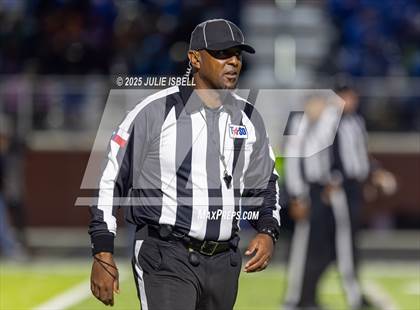 Thumbnail 3 in Dickinson vs. Strake Jesuit (UIL 6A D1 Football Regional Semifinal) photogallery.