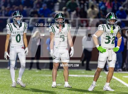 Thumbnail 1 in Dickinson vs. Strake Jesuit (UIL 6A D1 Football Regional Semifinal) photogallery.
