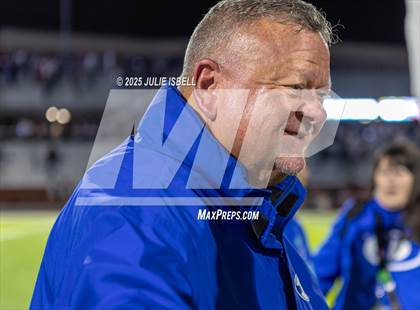 Thumbnail 3 in Dickinson vs. Strake Jesuit (UIL 6A D1 Football Regional Semifinal) photogallery.