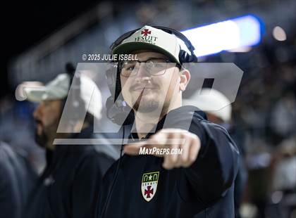 Thumbnail 2 in Dickinson vs. Strake Jesuit (UIL 6A D1 Football Regional Semifinal) photogallery.