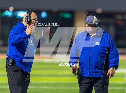 Thumbnail 2 in Dickinson vs. Strake Jesuit (UIL 6A D1 Football Regional Semifinal) photogallery.