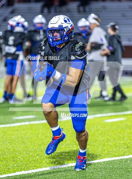 Thumbnail 1 in Dickinson vs. Strake Jesuit (UIL 6A D1 Football Regional Semifinal) photogallery.