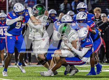 Thumbnail 1 in Dickinson vs. Strake Jesuit (UIL 6A D1 Football Regional Semifinal) photogallery.