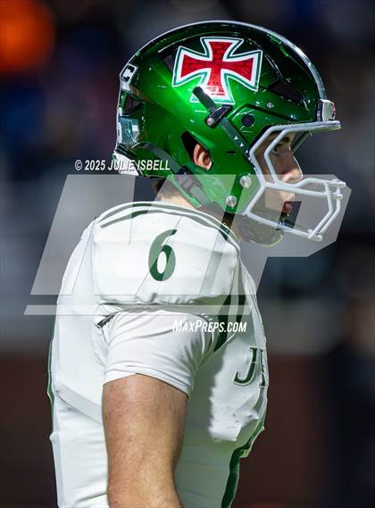 Thumbnail 1 in Dickinson vs. Strake Jesuit (UIL 6A D1 Football Regional Semifinal) photogallery.