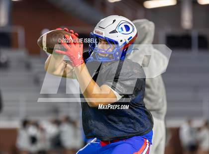Thumbnail 3 in Dickinson vs. Strake Jesuit (UIL 6A D1 Football Regional Semifinal) photogallery.