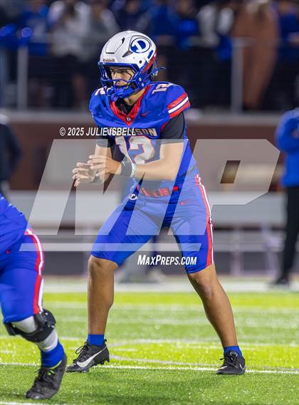 Thumbnail 3 in Dickinson vs. Strake Jesuit (UIL 6A D1 Football Regional Semifinal) photogallery.