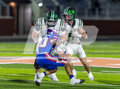 Thumbnail 2 in Dickinson vs. Strake Jesuit (UIL 6A D1 Football Regional Semifinal) photogallery.
