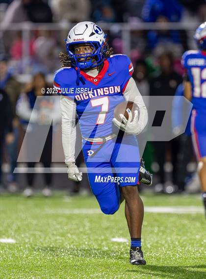 Thumbnail 2 in Dickinson vs. Strake Jesuit (UIL 6A D1 Football Regional Semifinal) photogallery.