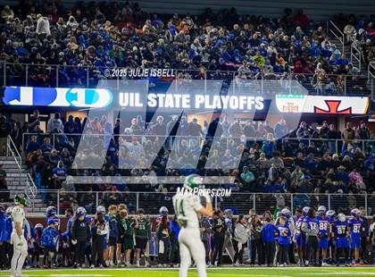 Thumbnail 1 in Dickinson vs. Strake Jesuit (UIL 6A D1 Football Regional Semifinal) photogallery.
