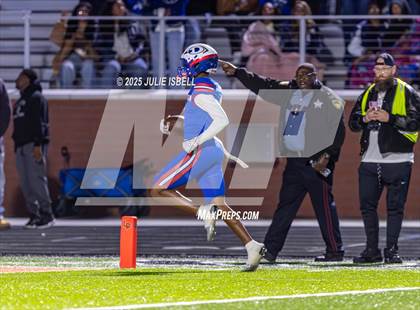 Thumbnail 1 in Dickinson vs. Strake Jesuit (UIL 6A D1 Football Regional Semifinal) photogallery.