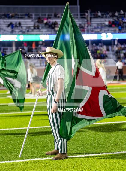 Thumbnail 2 in Dickinson vs. Strake Jesuit (UIL 6A D1 Football Regional Semifinal) photogallery.