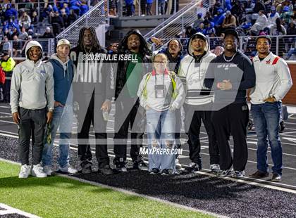 Thumbnail 1 in Dickinson vs. Strake Jesuit (UIL 6A D1 Football Regional Semifinal) photogallery.