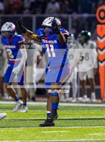 Thumbnail 1 in Dickinson vs. Strake Jesuit (UIL 6A D1 Football Regional Semifinal) photogallery.