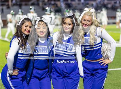 Thumbnail 2 in Dickinson vs. Strake Jesuit (UIL 6A D1 Football Regional Semifinal) photogallery.