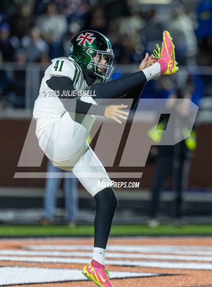 Thumbnail 3 in Dickinson vs. Strake Jesuit (UIL 6A D1 Football Regional Semifinal) photogallery.