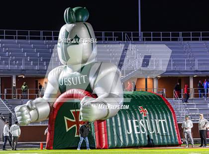 Thumbnail 2 in Dickinson vs. Strake Jesuit (UIL 6A D1 Football Regional Semifinal) photogallery.