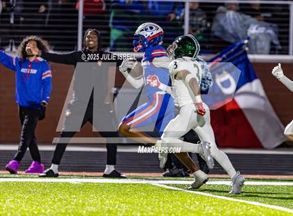 Thumbnail 3 in Dickinson vs. Strake Jesuit (UIL 6A D1 Football Regional Semifinal) photogallery.