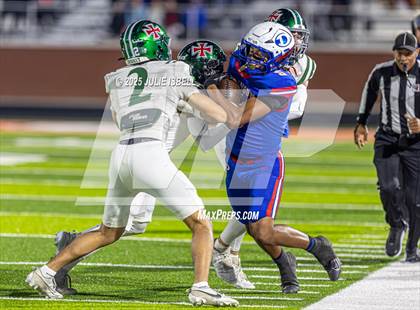 Thumbnail 3 in Dickinson vs. Strake Jesuit (UIL 6A D1 Football Regional Semifinal) photogallery.