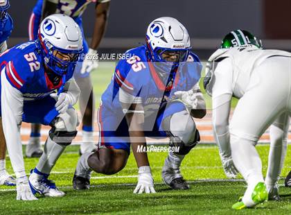 Thumbnail 3 in Dickinson vs. Strake Jesuit (UIL 6A D1 Football Regional Semifinal) photogallery.
