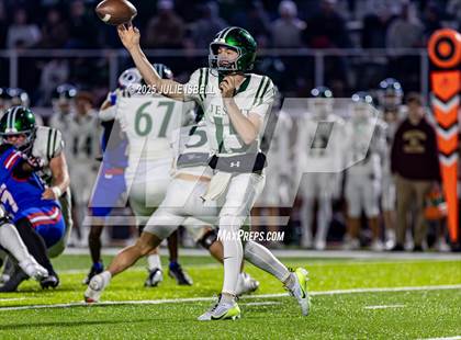 Thumbnail 2 in Dickinson vs. Strake Jesuit (UIL 6A D1 Football Regional Semifinal) photogallery.