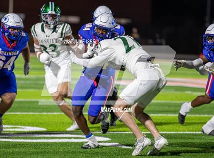 Thumbnail 2 in Dickinson vs. Strake Jesuit (UIL 6A D1 Football Regional Semifinal) photogallery.