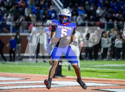 Thumbnail 2 in Dickinson vs. Strake Jesuit (UIL 6A D1 Football Regional Semifinal) photogallery.