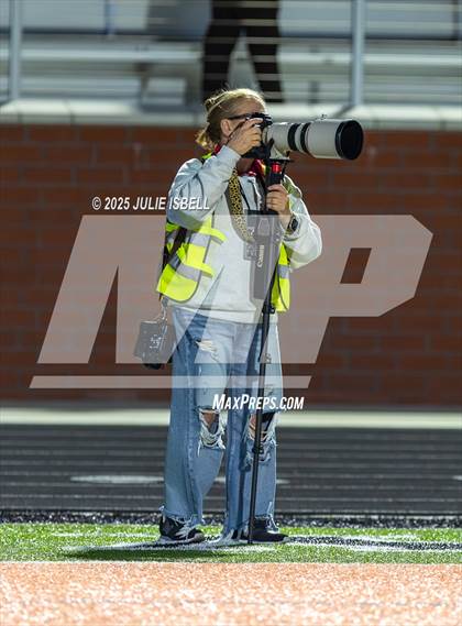 Thumbnail 1 in Dickinson vs. Strake Jesuit (UIL 6A D1 Football Regional Semifinal) photogallery.