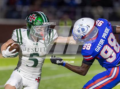 Thumbnail 3 in Dickinson vs. Strake Jesuit (UIL 6A D1 Football Regional Semifinal) photogallery.