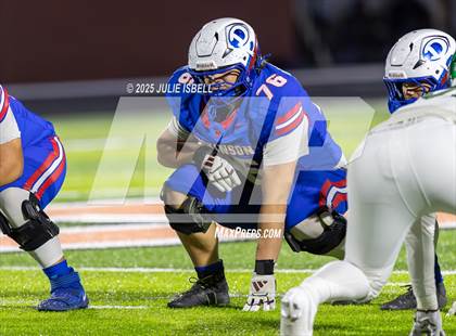 Thumbnail 2 in Dickinson vs. Strake Jesuit (UIL 6A D1 Football Regional Semifinal) photogallery.