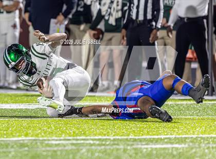 Thumbnail 3 in Dickinson vs. Strake Jesuit (UIL 6A D1 Football Regional Semifinal) photogallery.