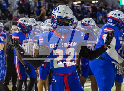 Thumbnail 1 in Dickinson vs. Strake Jesuit (UIL 6A D1 Football Regional Semifinal) photogallery.