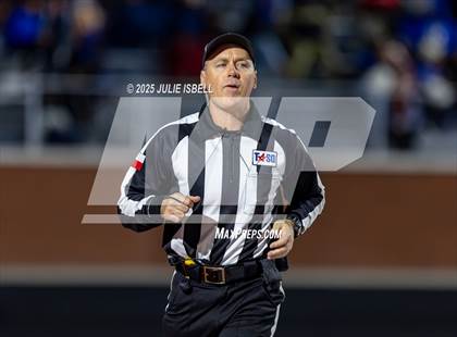 Thumbnail 3 in Dickinson vs. Strake Jesuit (UIL 6A D1 Football Regional Semifinal) photogallery.