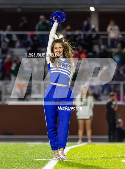 Thumbnail 1 in Dickinson vs. Strake Jesuit (UIL 6A D1 Football Regional Semifinal) photogallery.