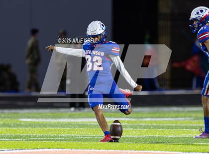 Thumbnail 1 in Dickinson vs. Strake Jesuit (UIL 6A D1 Football Regional Semifinal) photogallery.