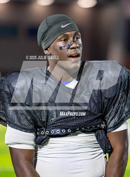 Thumbnail 3 in Dickinson vs. Strake Jesuit (UIL 6A D1 Football Regional Semifinal) photogallery.