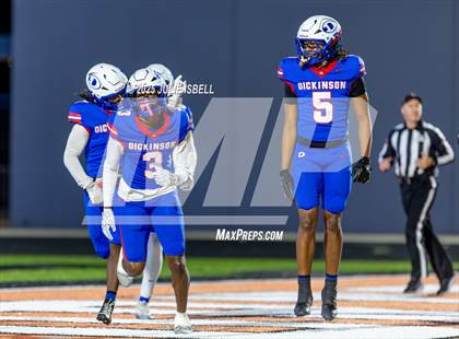 Thumbnail 3 in Dickinson vs. Strake Jesuit (UIL 6A D1 Football Regional Semifinal) photogallery.