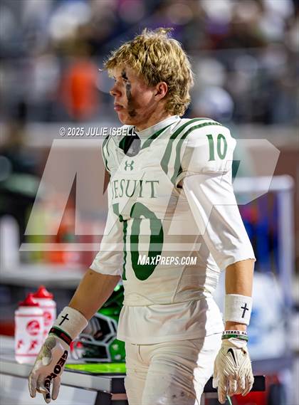 Thumbnail 1 in Dickinson vs. Strake Jesuit (UIL 6A D1 Football Regional Semifinal) photogallery.