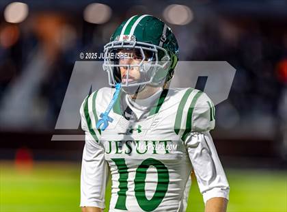 Thumbnail 2 in Dickinson vs. Strake Jesuit (UIL 6A D1 Football Regional Semifinal) photogallery.