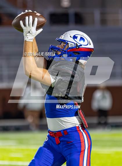 Thumbnail 2 in Dickinson vs. Strake Jesuit (UIL 6A D1 Football Regional Semifinal) photogallery.