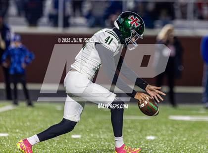 Thumbnail 3 in Dickinson vs. Strake Jesuit (UIL 6A D1 Football Regional Semifinal) photogallery.